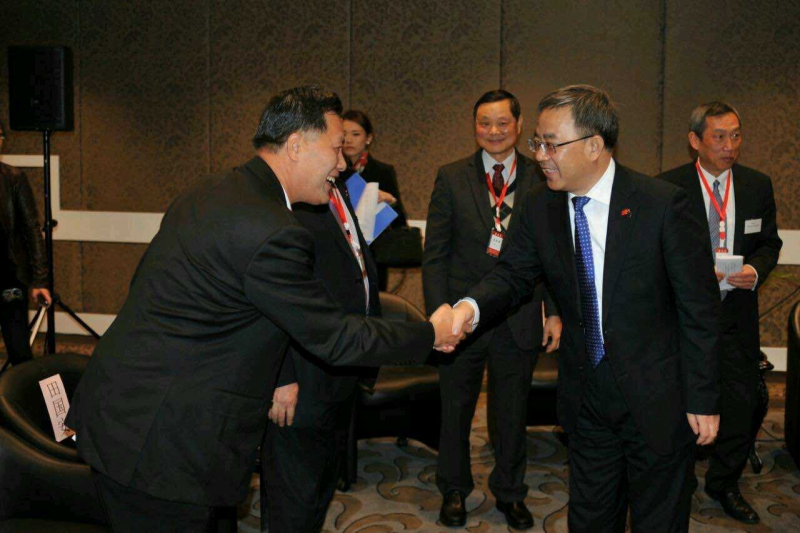 中央政治局委员、广东省委书记胡春华访新，会见成人直播平台
化学系82级校友黄伟雄 